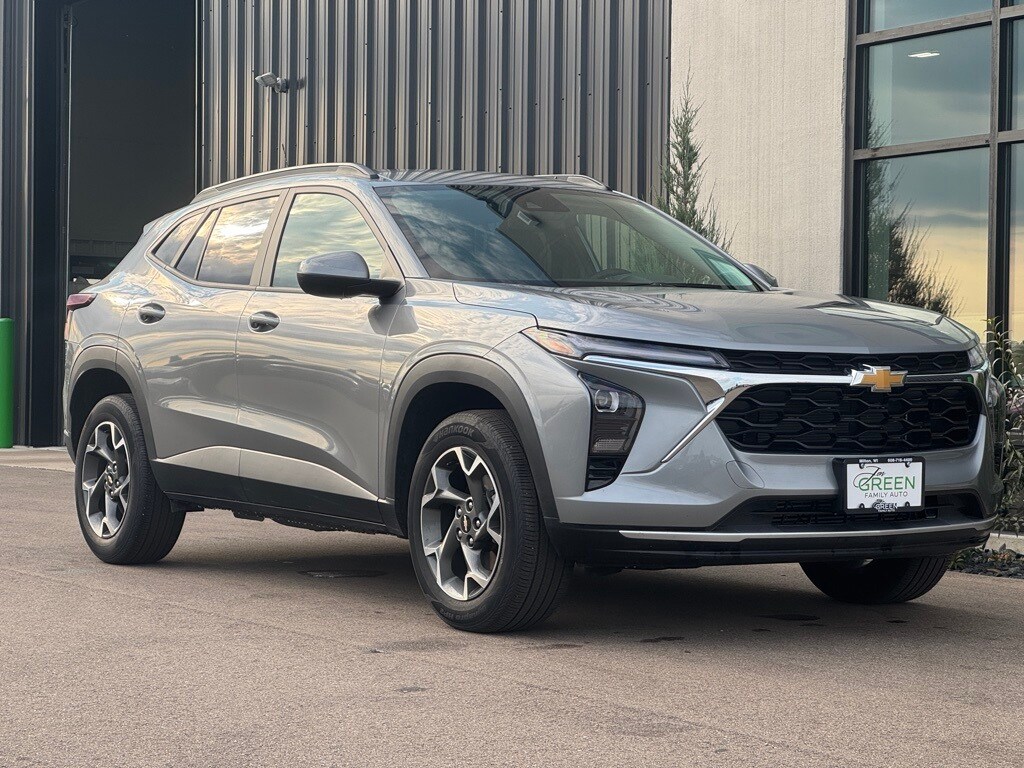 2024 Chevrolet Trax LT photo 3