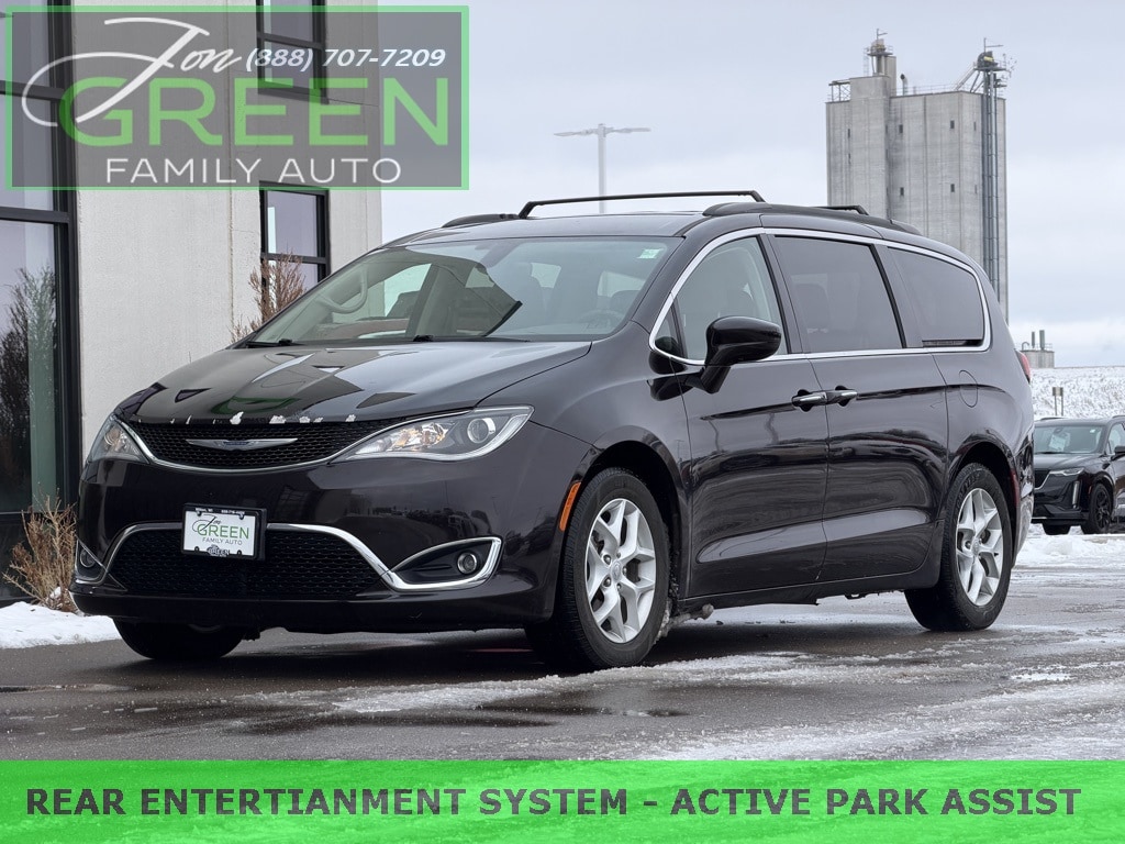 2018 Chrysler Pacifica Touring Plus's photo