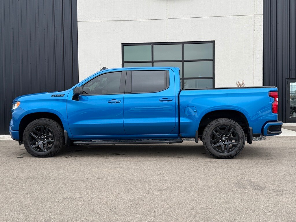 2024 Chevrolet Silverado 1500 RST photo 2