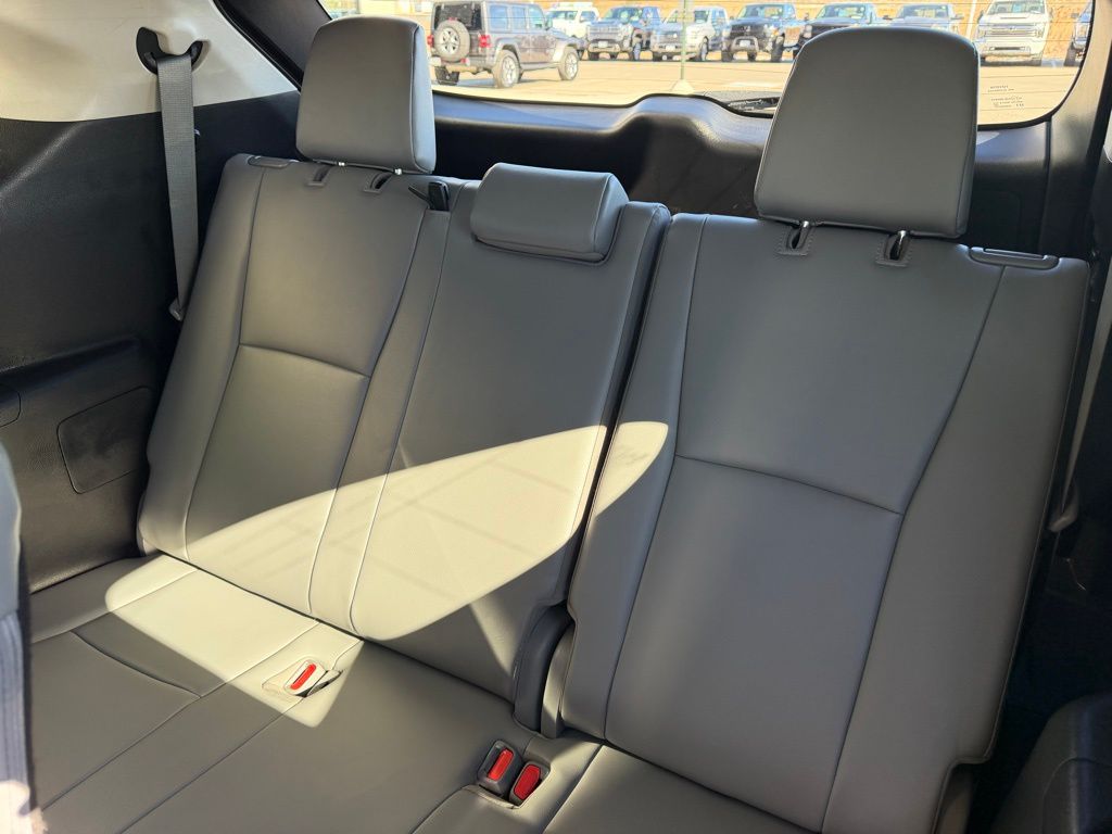 2022 Toyota Highlander XLE - Photo 24