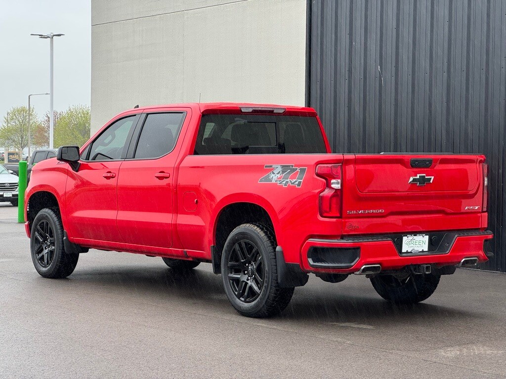 2023 Chevrolet Silverado 1500 RST photo 3