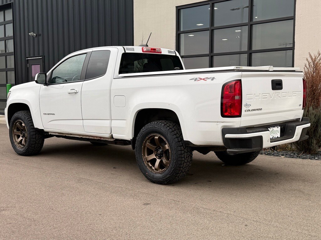 2022 Chevrolet Colorado LT photo 2
