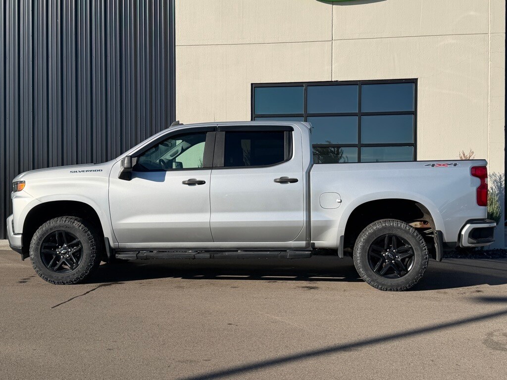 2019 Chevrolet Silverado 1500 Custom photo 2