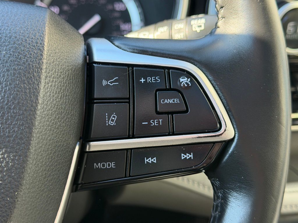 2022 Toyota Highlander XLE - Photo 19