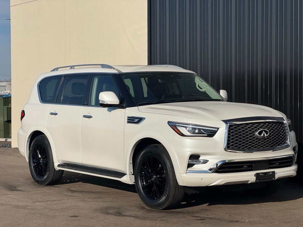 2023 Infiniti QX80 Luxe photo 4