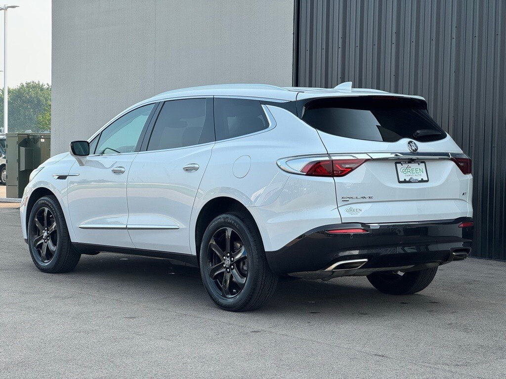 2023 Buick Enclave Essence photo 2