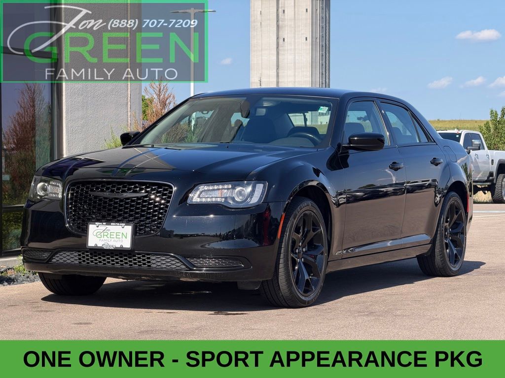 Gloss Black 2023 Chrysler 300 Touring RWD Sedan Rear-Wheel Drive 8-Speed Automatic