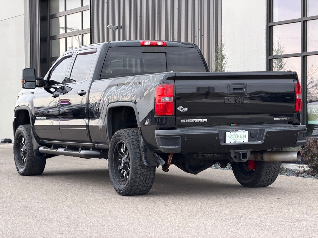 2023 Chevrolet Silverado 1500 High Country photo 3
