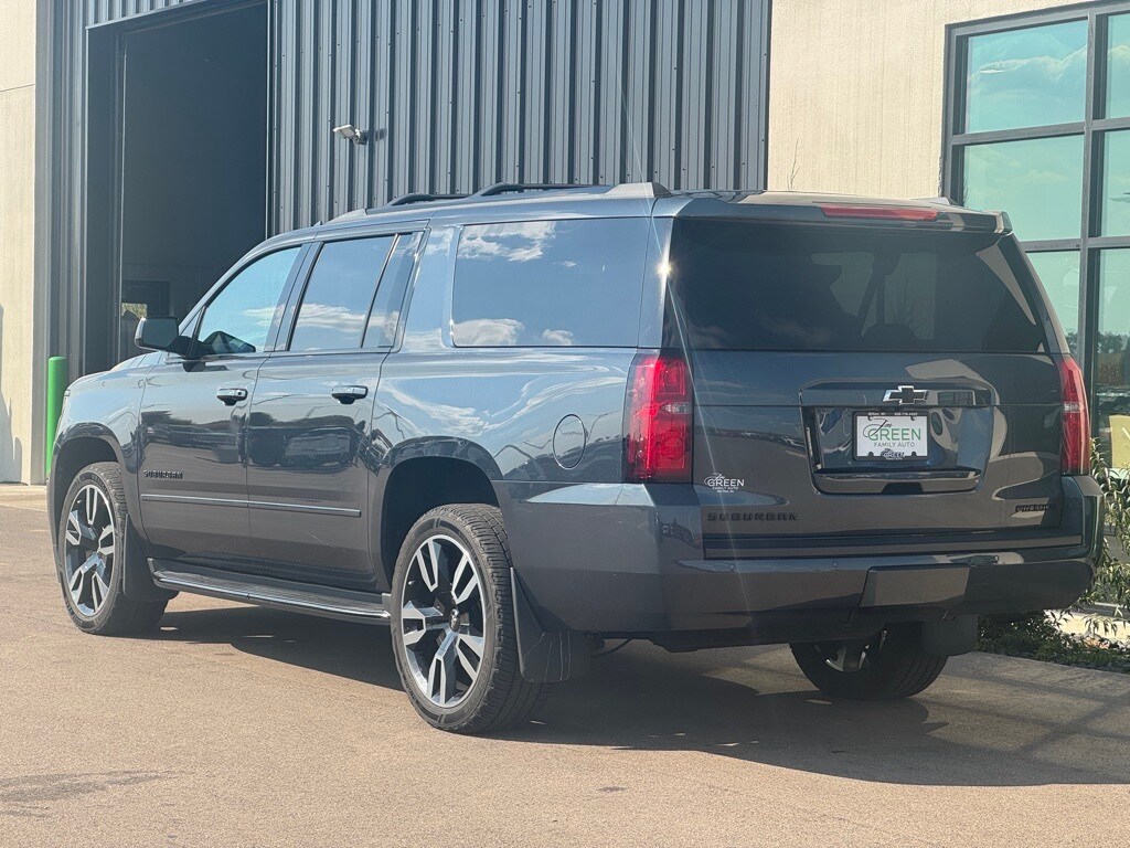 2019 Chevrolet Suburban Premier photo 2