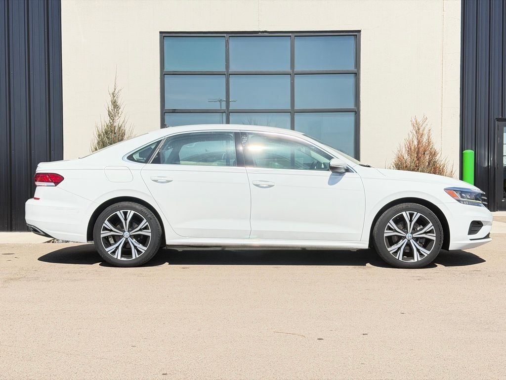 Used 2022 Volkswagen Passat 2.0T SE Sedan