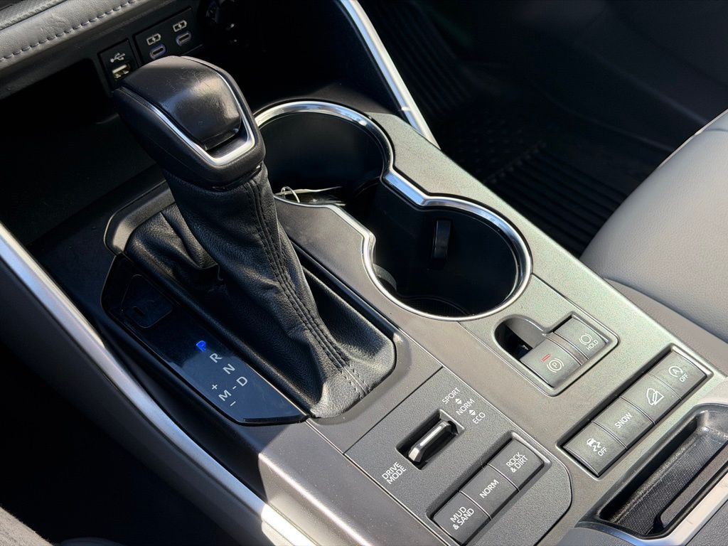 2022 Toyota Highlander XLE - Photo 15