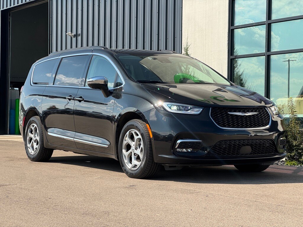 2022 Chrysler Pacifica Limited photo 4