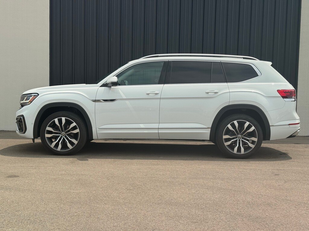 2022 Volkswagen Atlas V6 SEL Premium R-Line photo 2