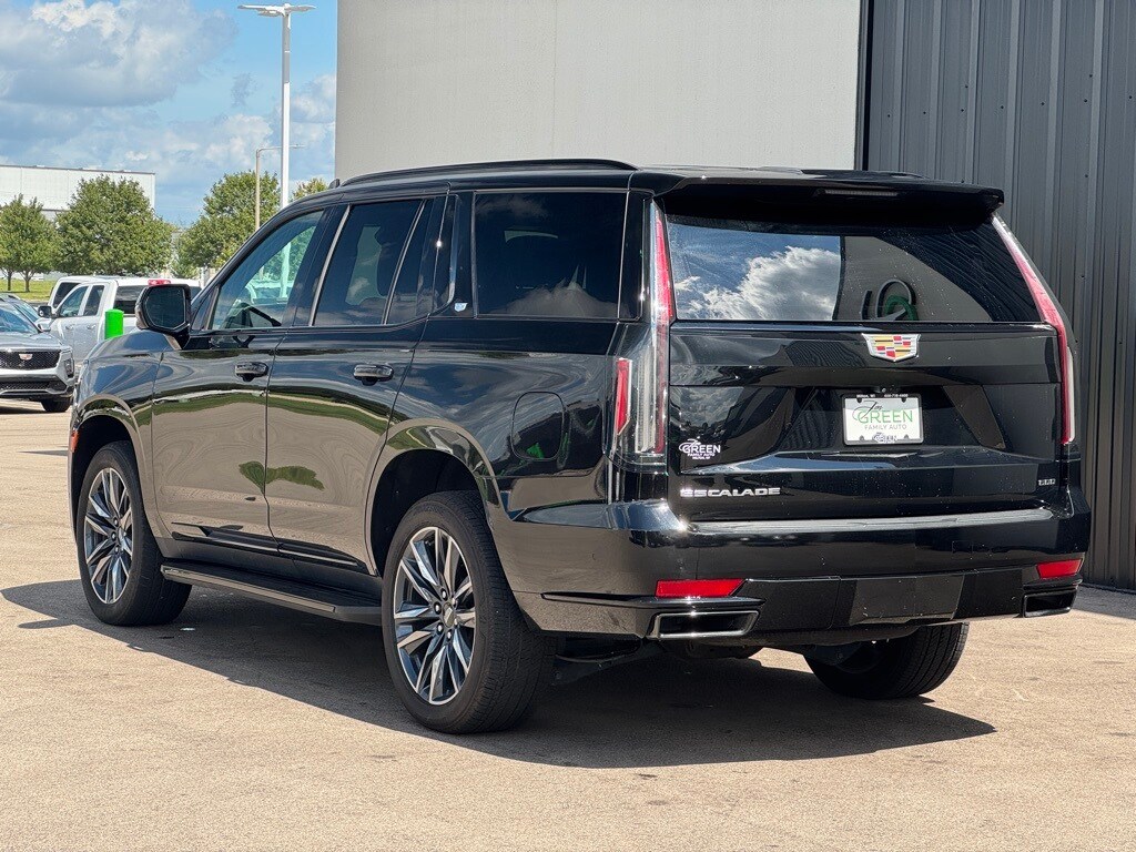 2023 Cadillac Escalade Sport photo 2