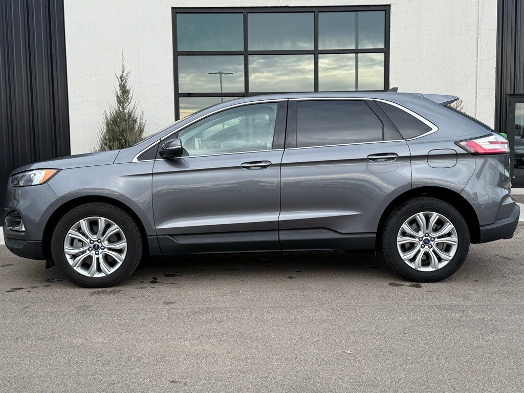 2022 Ford Edge Titanium photo 3