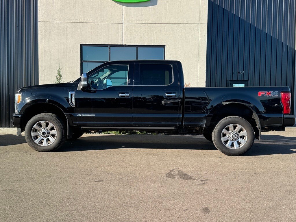 2017 Ford F-250 Platinum photo 2