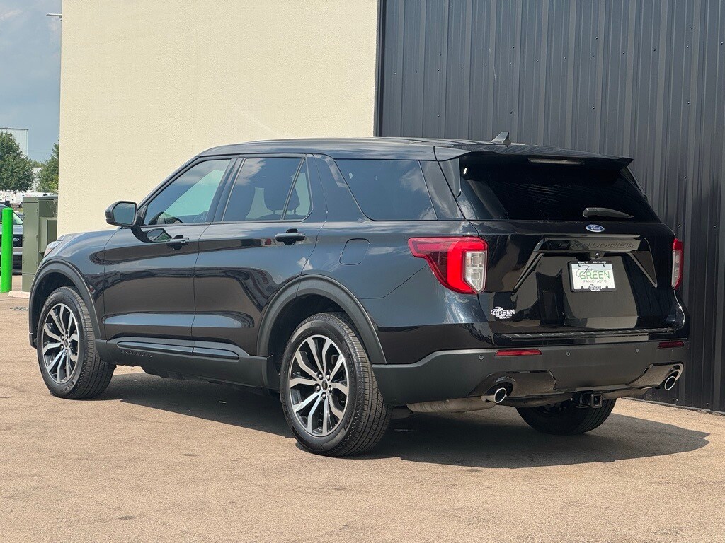 2022 Ford Explorer ST-Line photo 2