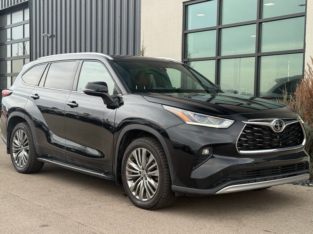 2021 Toyota Highlander Platinum photo 3