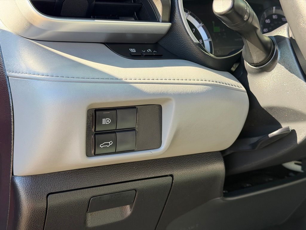 2022 Toyota Highlander XLE - Photo 26