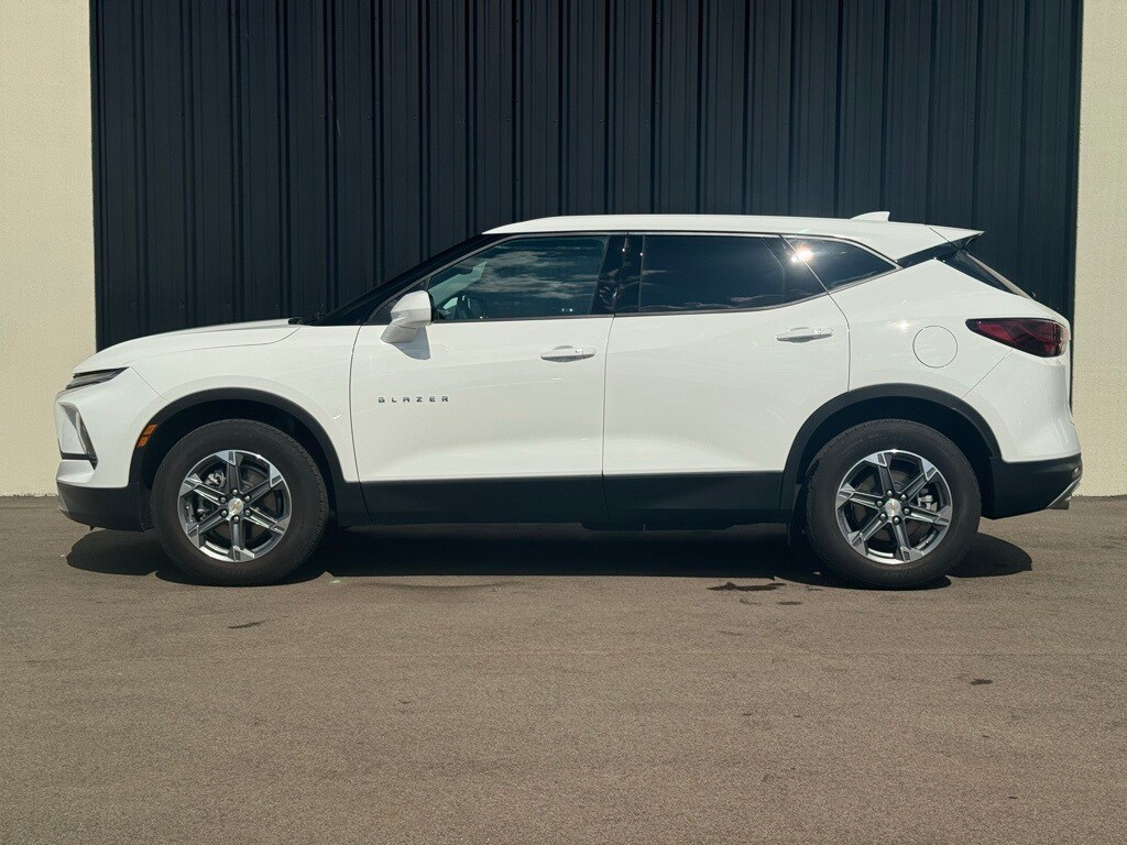 2024 Chevrolet Blazer 2LT photo 2
