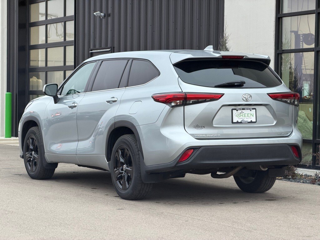 2020 Toyota Highlander LE photo 3