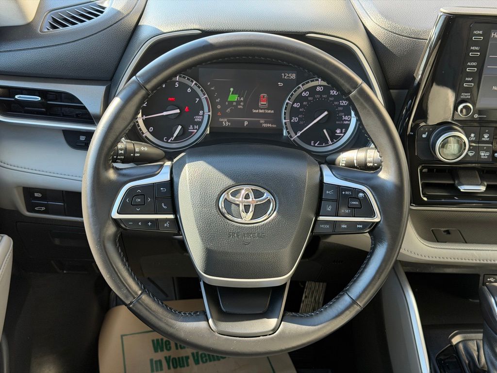 2022 Toyota Highlander XLE - Photo 17