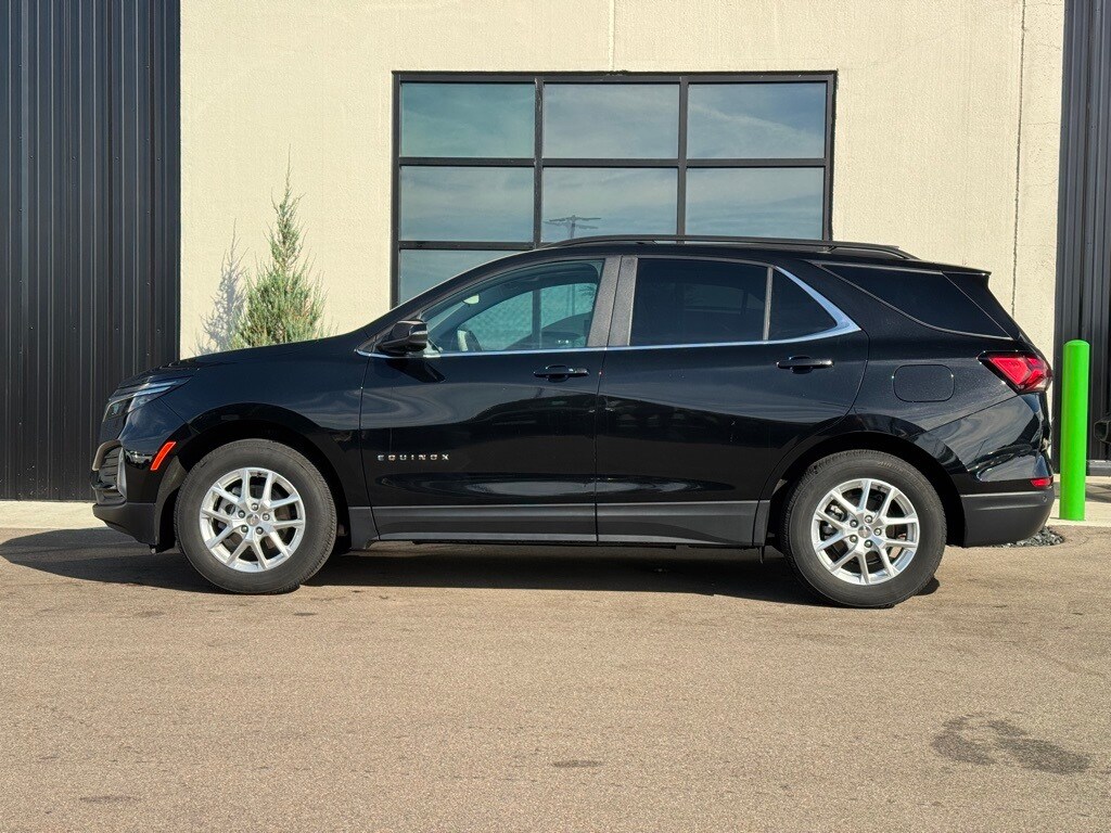 2024 Chevrolet Equinox photo 2
