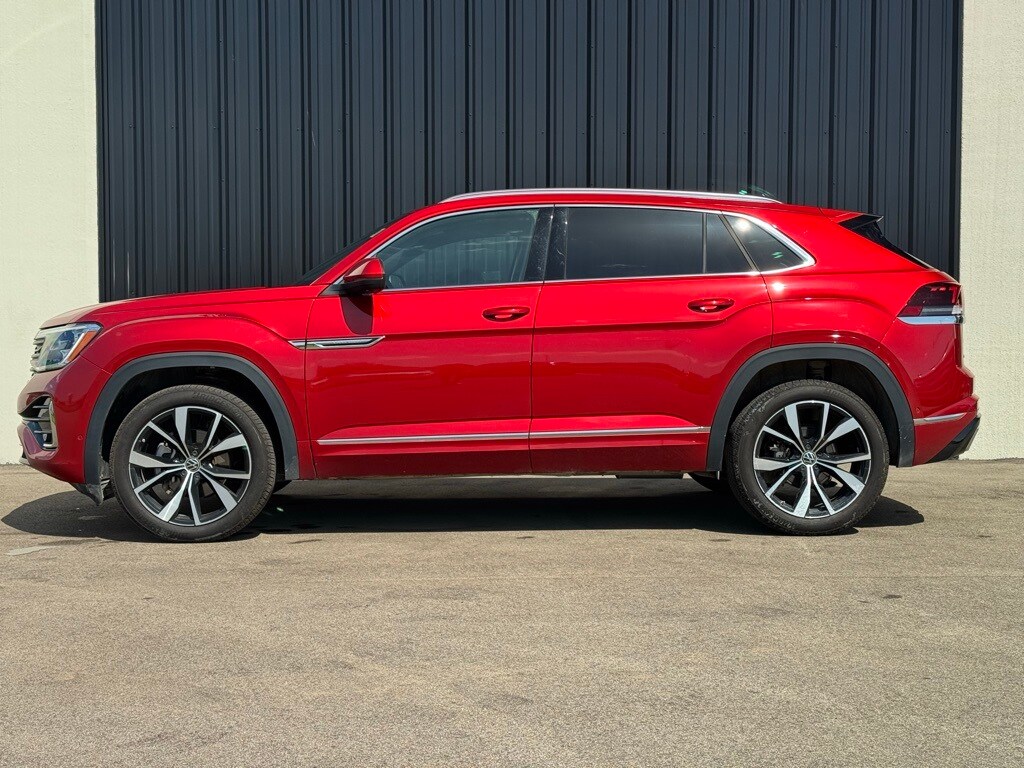 2025 Volkswagen Atlas Cross Sport SEL Premium R-Line photo 2