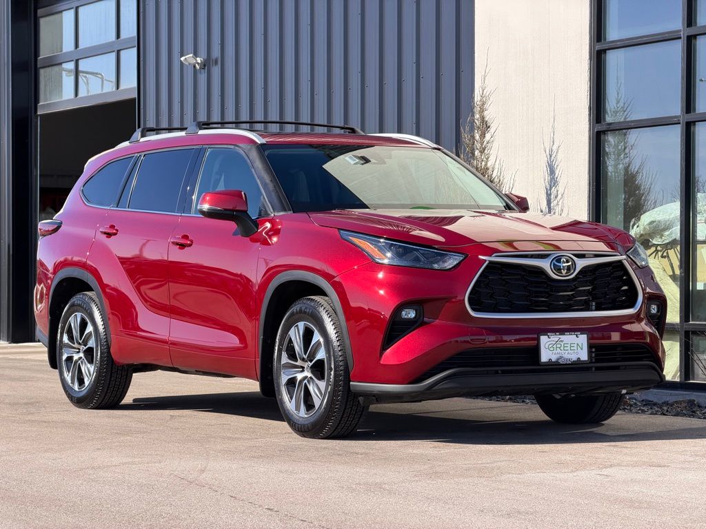 2022 Toyota Highlander XLE - Photo 4