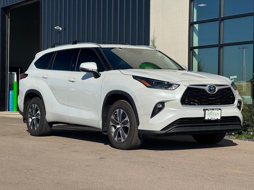 2022 Toyota Highlander XLE photo 4