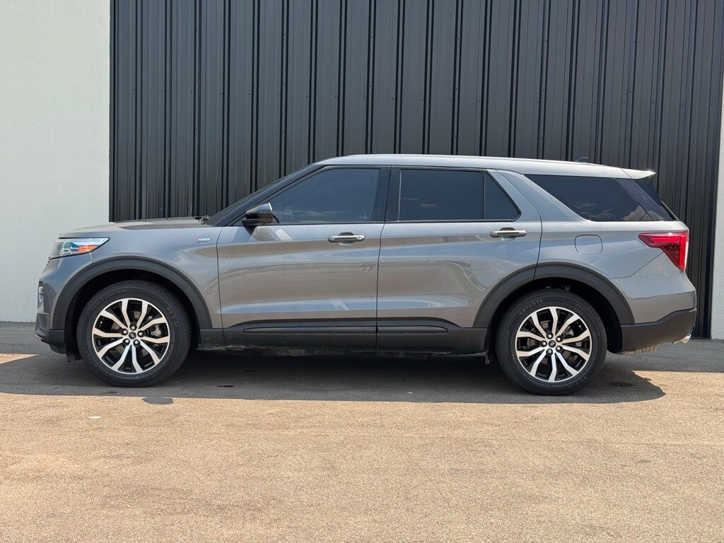 2022 Ford Explorer ST-Line photo 2