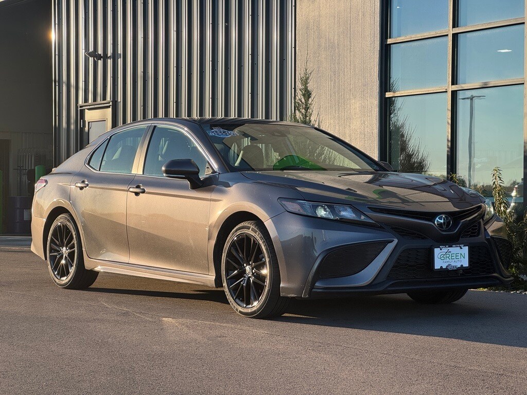 2024 Toyota Camry SE photo 4