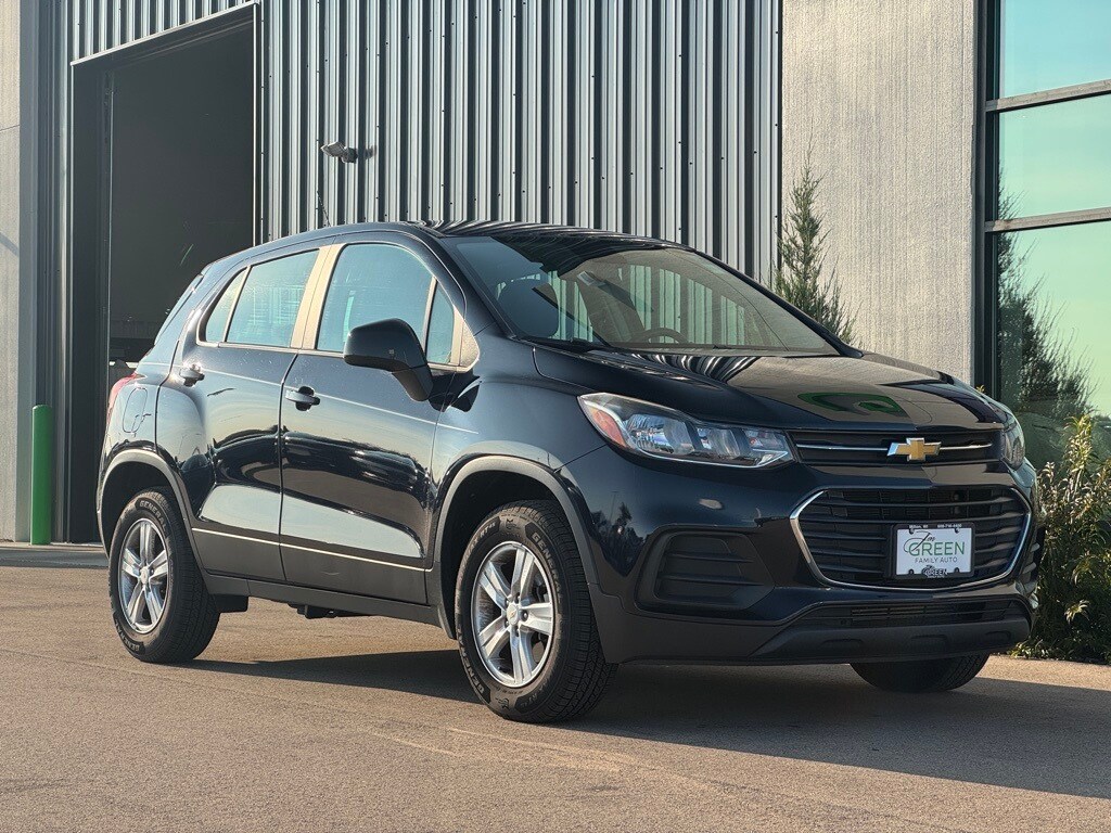 2022 Chevrolet Trax LS photo 4