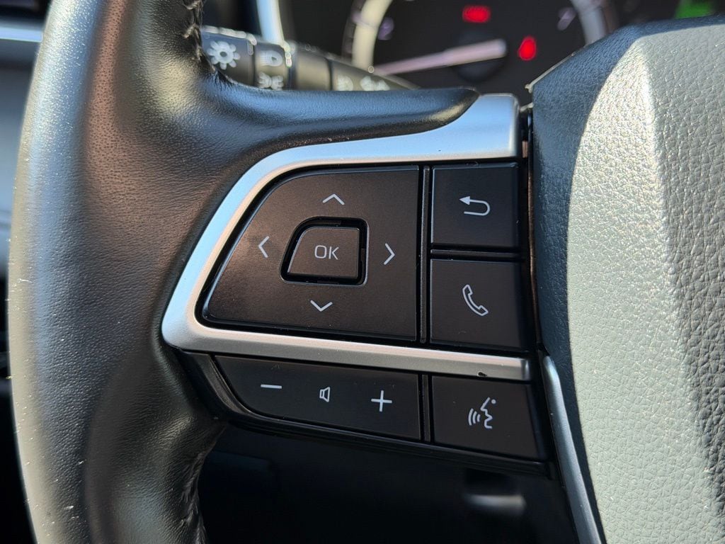 2022 Toyota Highlander XLE - Photo 18