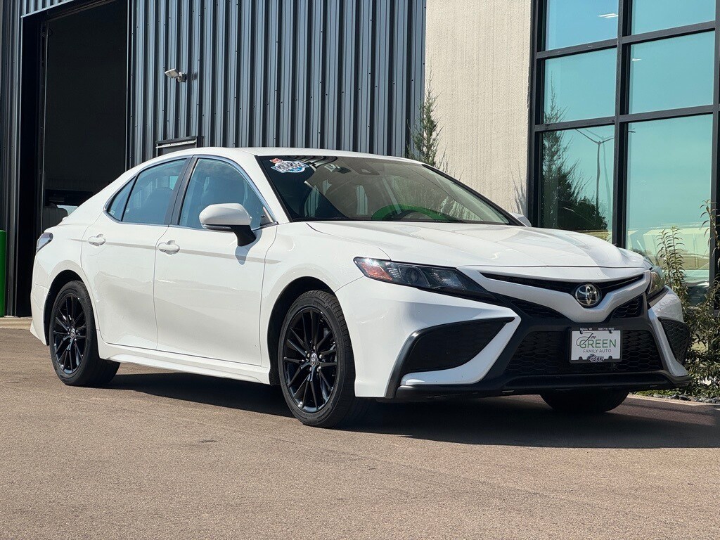 2024 Toyota Camry SE photo 4