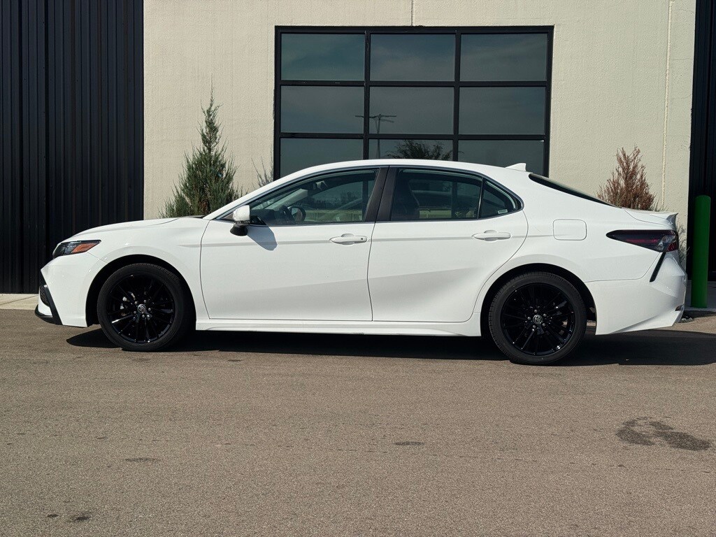 2024 Toyota Camry SE photo 2