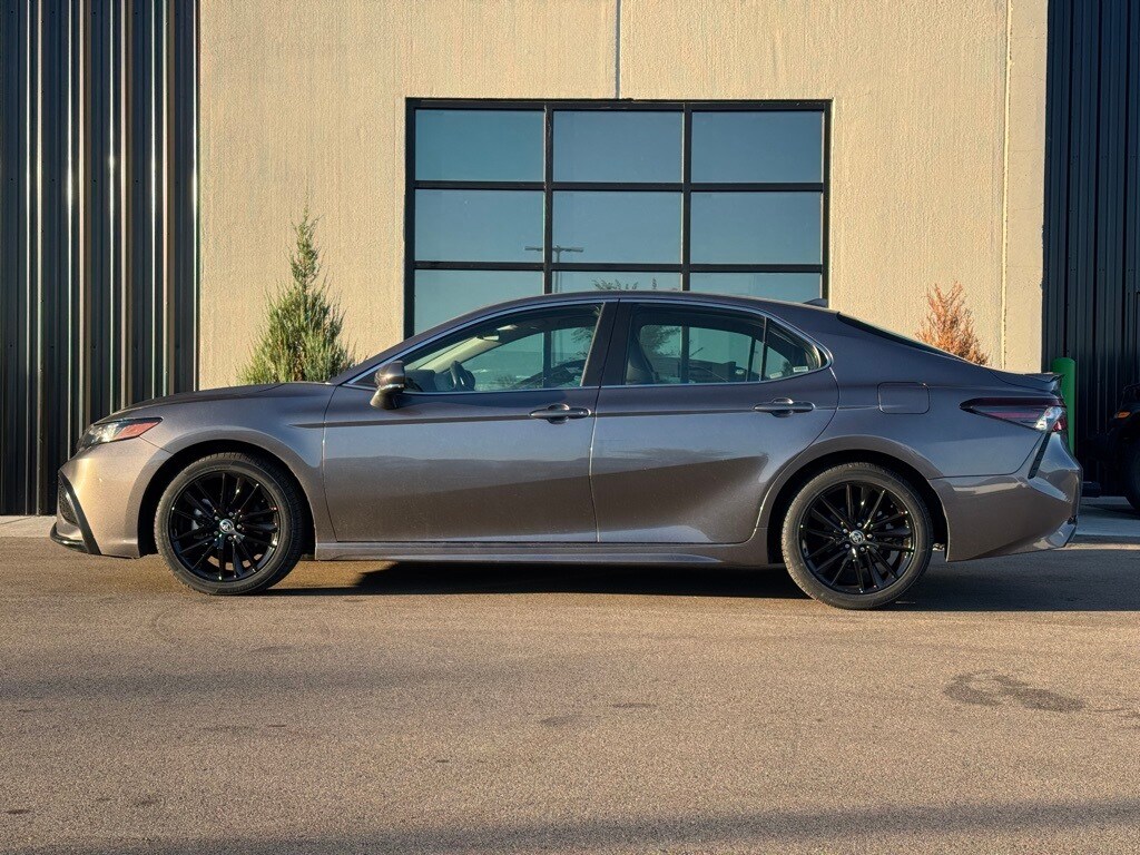 2024 Toyota Camry SE photo 2