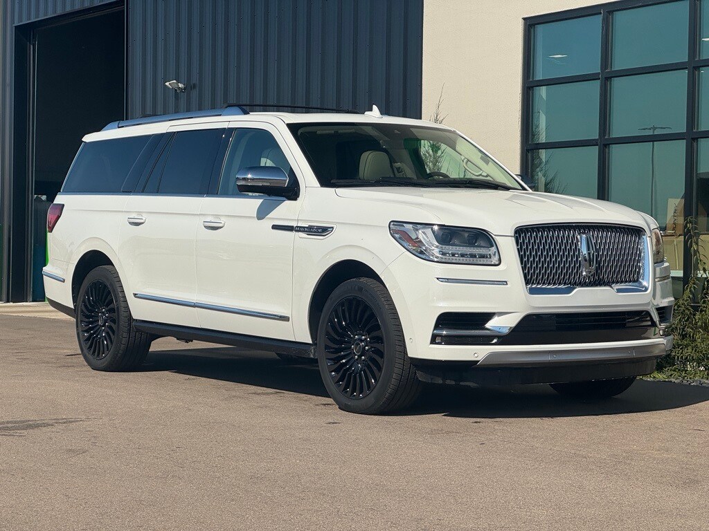 2021 Lincoln Navigator Black Label photo 3