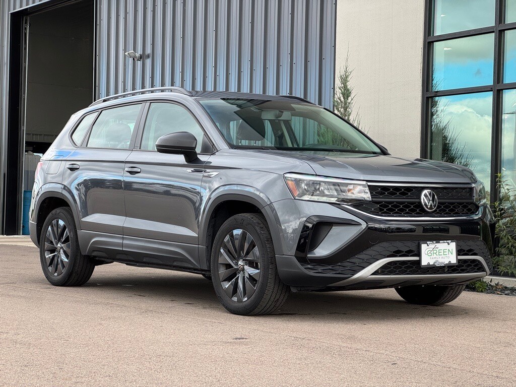 2022 Volkswagen Taos S photo 3