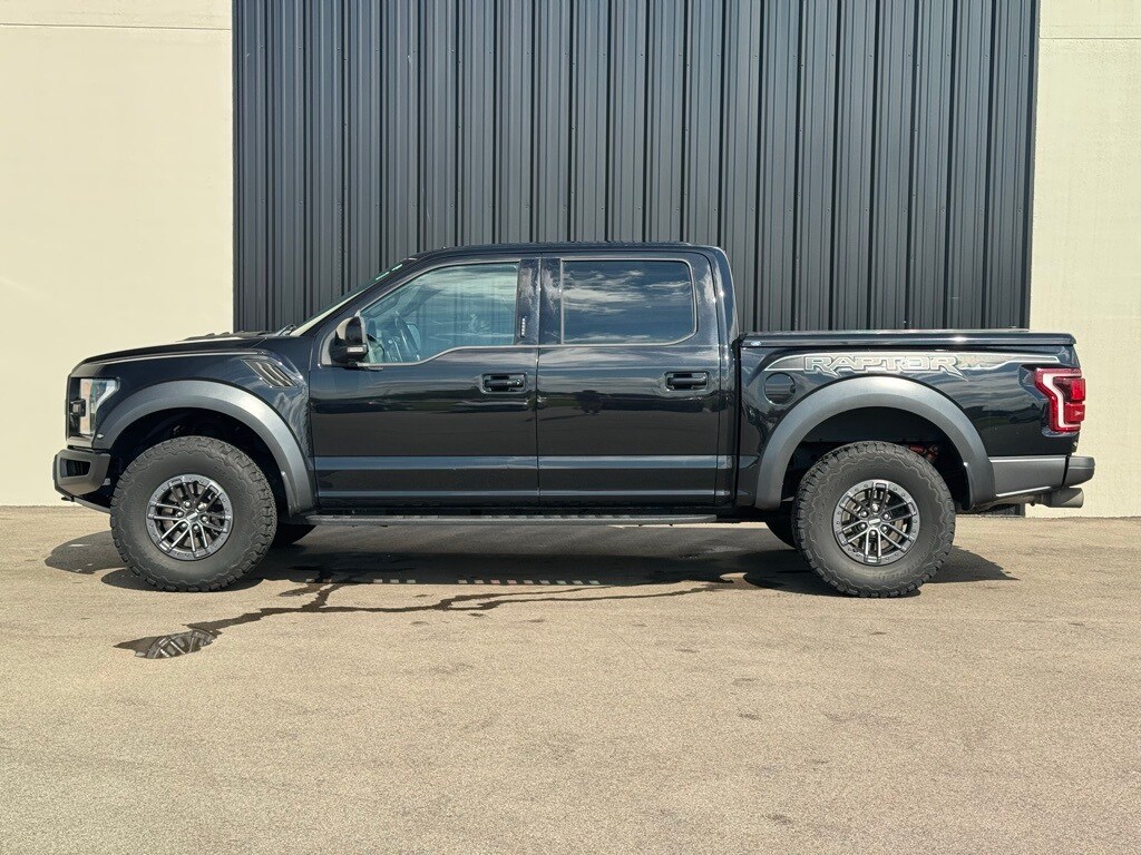 2019 Ford F-150 Raptor photo 2