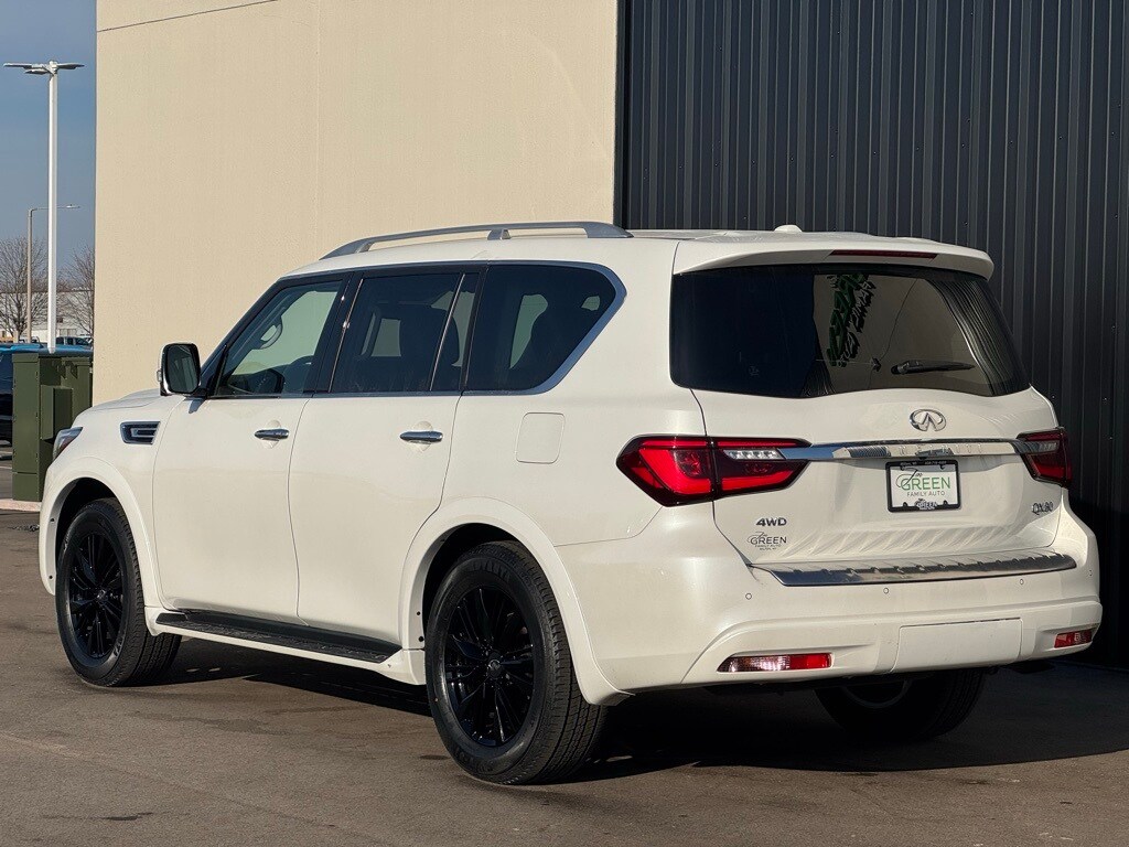 2023 Infiniti QX80 Luxe photo 3