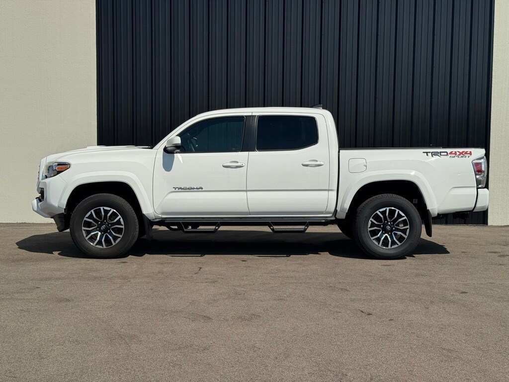2021 Toyota Tacoma TRD Sport V6 photo 2