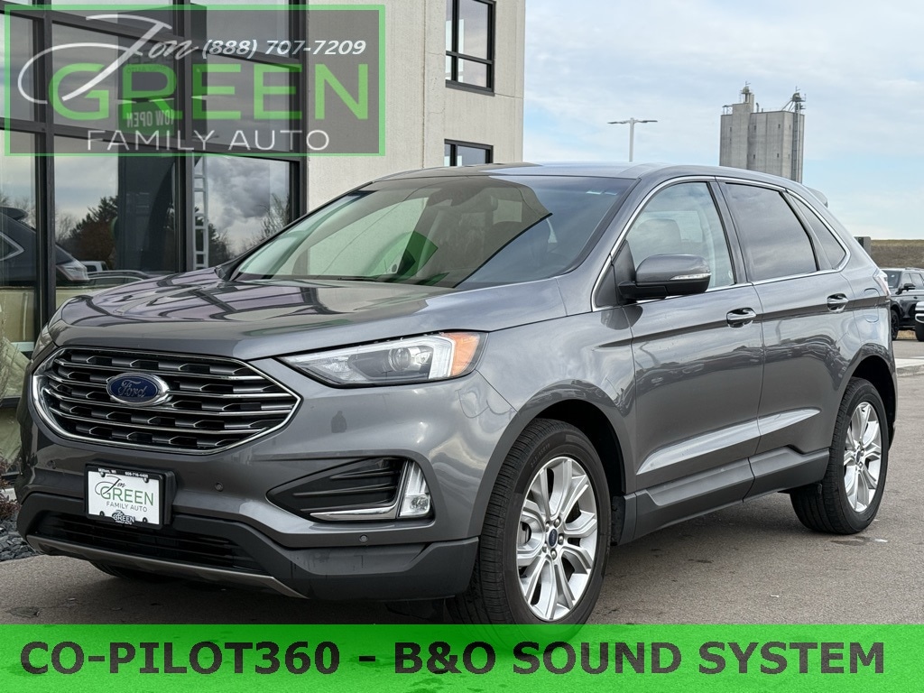 2022 Ford Edge Titanium's photo