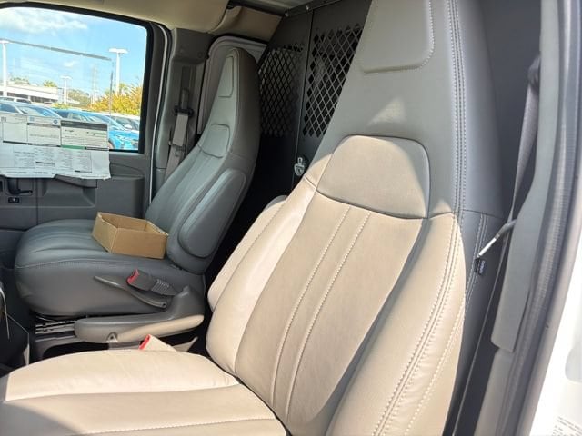 2026 Chevrolet Express Cargo Work Van - Photo 24