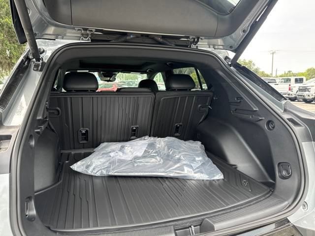 2025 Chevrolet Equinox EV RS - Photo 11