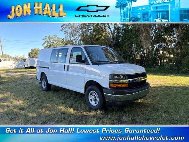 2025 Chevrolet Express 2500 Work Van HD's photo