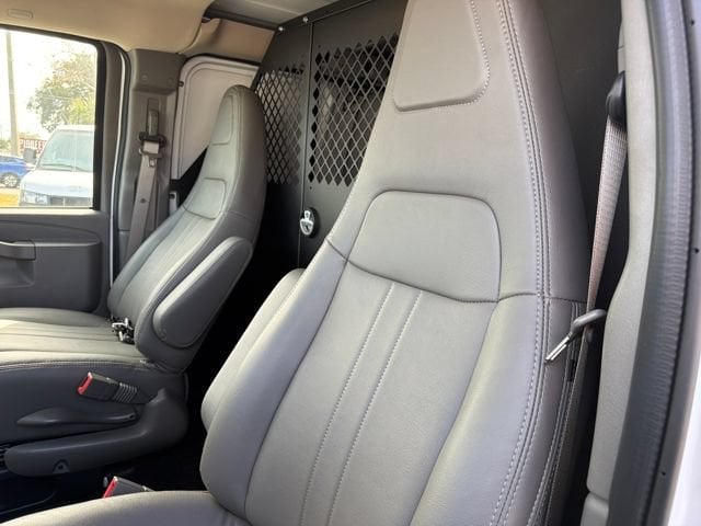 2025 Chevrolet Express Cargo Work Van - Photo 21