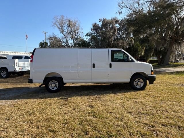 2025 Chevrolet Express Cargo Work Van - Photo 17