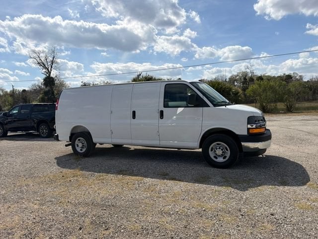 2026 Chevrolet Express Cargo Work Van - Photo 18
