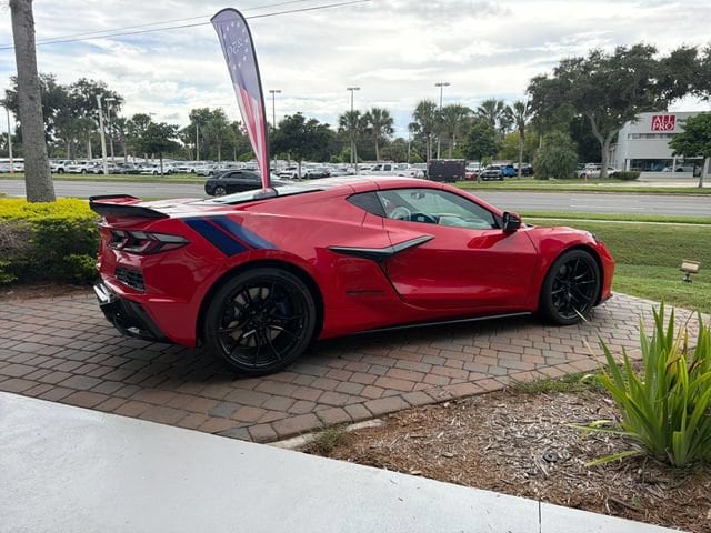 2027 Chevrolet Corvette 2LT - Photo 8